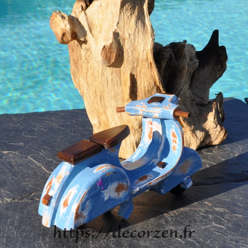Miniature de scooter en bois recyclé