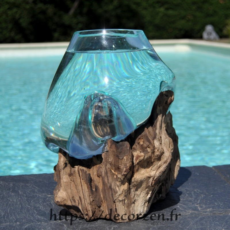Aquarium ou vase en verre recyclé soufflé à la bouche en fusion sur du bois flotté, le vase est amovible pour un lavage aisé Aquarium ou vase en verre recyclé soufflé à la bouche en fusion sur du bois flotté, le vase est amovible pour un lavage aisé