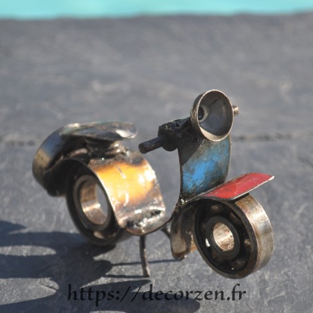 Miniature de scooter en métaux recyclés