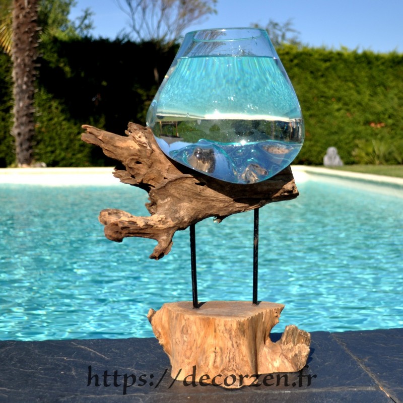 Aquarium ou gros vase en verre soufflé et moulé en fusion sur le bois, le verre est amovible pour le laver Aquarium ou gros vase en verre soufflé et moulé en fusion sur le bois, le verre est amovible pour le laver