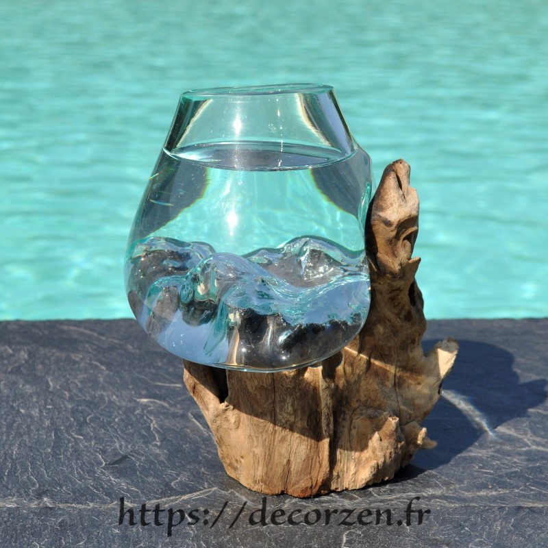 Verre à cocktail ou vase en verre recyclé soufflé à la bouche en fusion sur du bois flotté, le vase est amovible pour le laver Verre à cocktail ou vase en verre recyclé soufflé à la bouche en fusion sur du bois flotté, le vase est amovible pour le laver