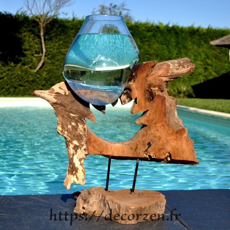 Aquarium ou gros vase en verre soufflé et coulé en fusion sur du bois, le verre est amovible Aquarium ou gros vase en verre soufflé et coulé en fusion sur du bois, le verre est amovible