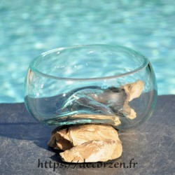 Terrarium, bonbonnière ou ramequin apéro en verre recyclé soufflé coulé en fusion sur du bois flotté.