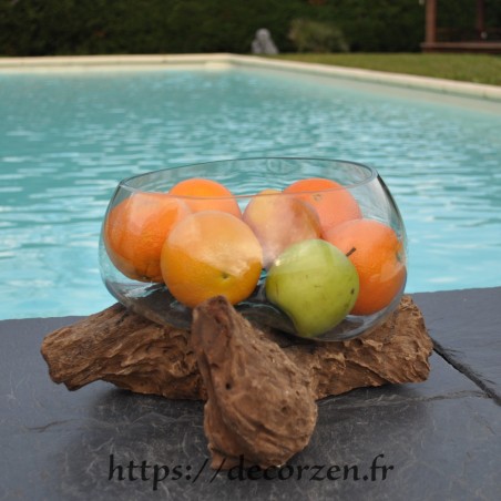 Terrarium, bonbonnière ou ramequin à apéro en verre recyclé soufflé coulé en fusion sur du bois flotté. Terrarium, bonbonnière ou ramequin à apéro en verre recyclé soufflé coulé en fusion sur du bois flotté.