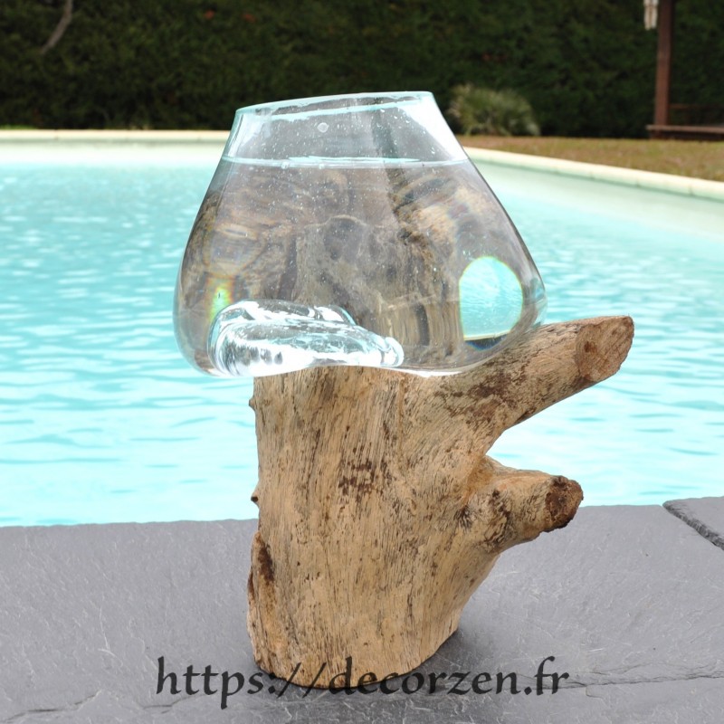 Verre à cocktail ou vase en verre recyclé soufflé en fusion sur du bois flotté, le vase est amovible pour le laver Verre à cocktail ou vase en verre recyclé soufflé en fusion sur du bois flotté, le vase est amovible pour le laver