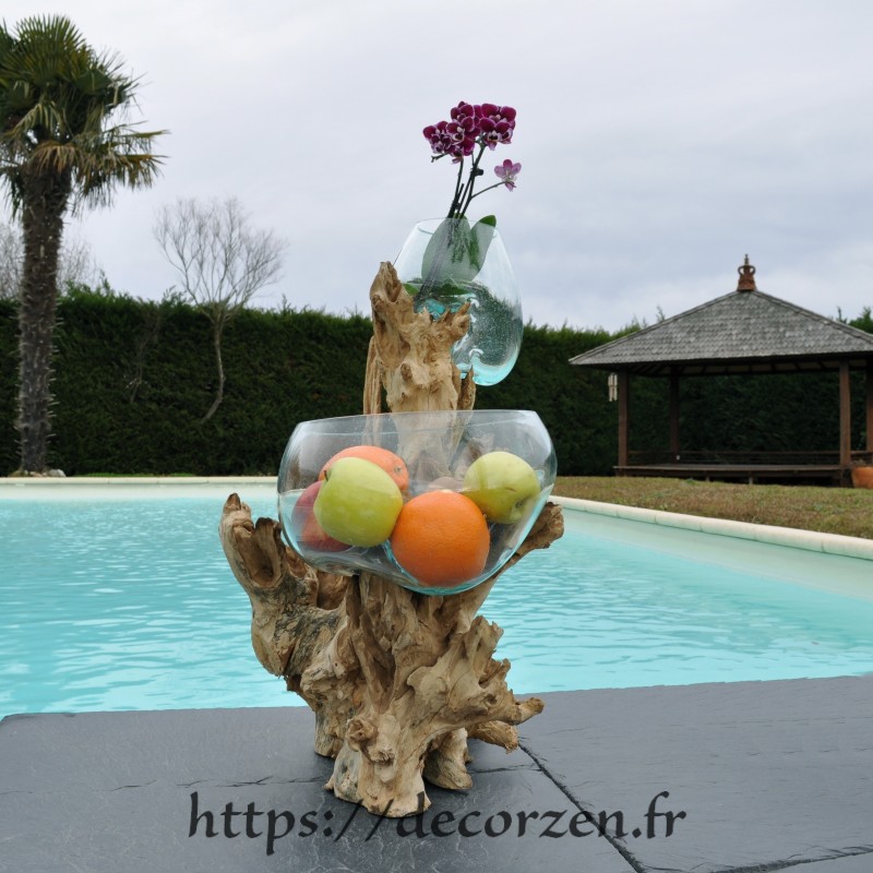 1 vase et un terrarium en verre recyclé soufflé en fusion directement sur du bois flotté, les verres sont amovibles 1 vase et un terrarium en verre recyclé soufflé en fusion directement sur du bois flotté, les verres sont amovibles