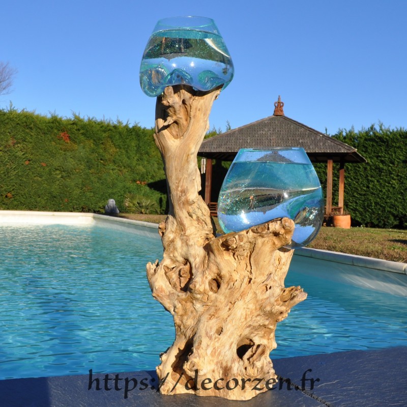 2 aquariums en verre recyclé soufflé en fusion directement sur du bois flotté, les verres sont amovibles 2 aquariums en verre recyclé soufflé en fusion directement sur du bois flotté, les verres sont amovibles