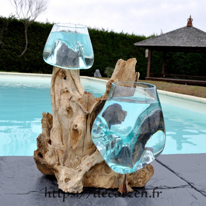 Verre recyclé soufflé sur du bois flotté Verre recyclé soufflé sur du bois flotté