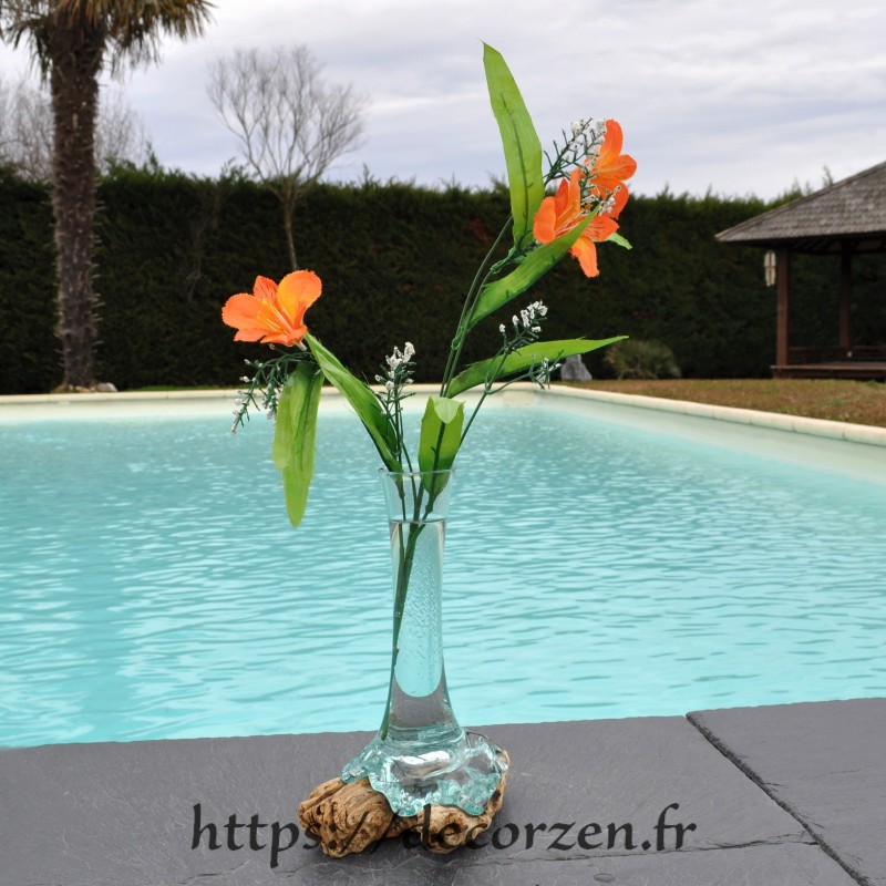 Grand Soliflore en verre recyclé fondu puis soufflé en fusion sur du bois et le verre se sort pour le lavage Grand Soliflore en verre recyclé fondu puis soufflé en fusion sur du bois et le verre se sort pour le lavage
