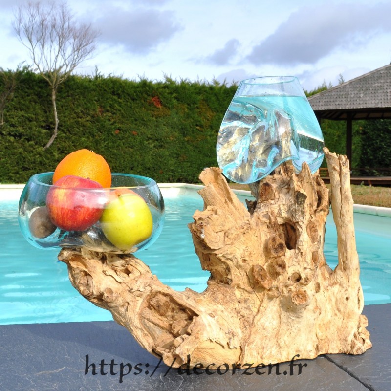 1 vase et 1 terrarium en verre recyclé soufflé en fusion directement sur du bois flotté, les vases sont amovibles pour les laver 1 vase et 1 terrarium en verre recyclé soufflé en fusion directement sur du bois flotté, les vases sont amovibles pour les laver