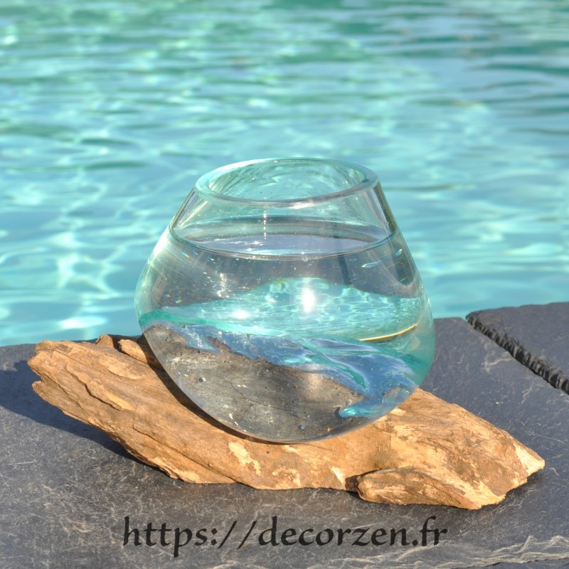 Verre à cocktail ou vase en verre recyclé soufflé à la bouche en fusion sur du bois flotté, le vase est amovible pour le laver Verre à cocktail ou vase en verre recyclé soufflé à la bouche en fusion sur du bois flotté, le vase est amovible pour le laver