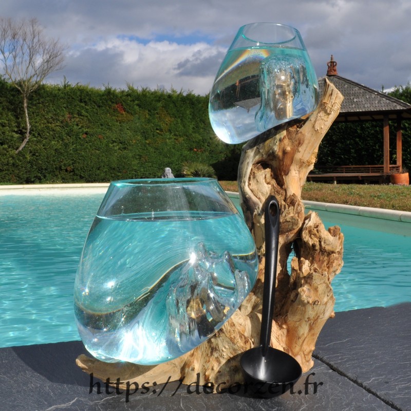 2 aquariums en verre recyclé soufflé en fusion directement sur du bois flotté, les vases sont amovibles pour les laver 2 aquariums en verre recyclé soufflé en fusion directement sur du bois flotté, les vases sont amovibles pour les laver