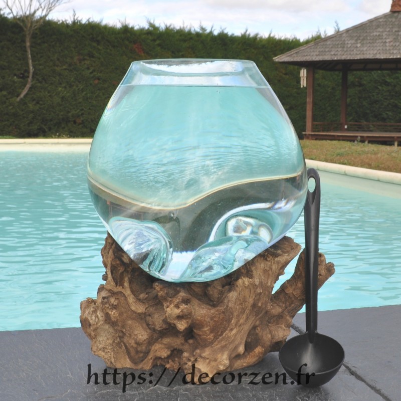 Aquarium ou bol à punch en verre recyclé soufflé à la bouche en fusion sur du bois flotté, le vase est amovible pour le laver Aquarium ou bol à punch en verre recyclé soufflé à la bouche en fusion sur du bois flotté, le vase est amovible pour le laver