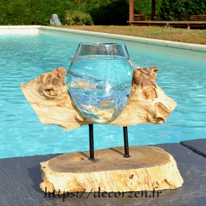 Aquarium ou gros vase en verre soufflé et moulé en fusion sur le bois, le verre est amovible Aquarium ou gros vase en verre soufflé et moulé en fusion sur le bois, le verre est amovible