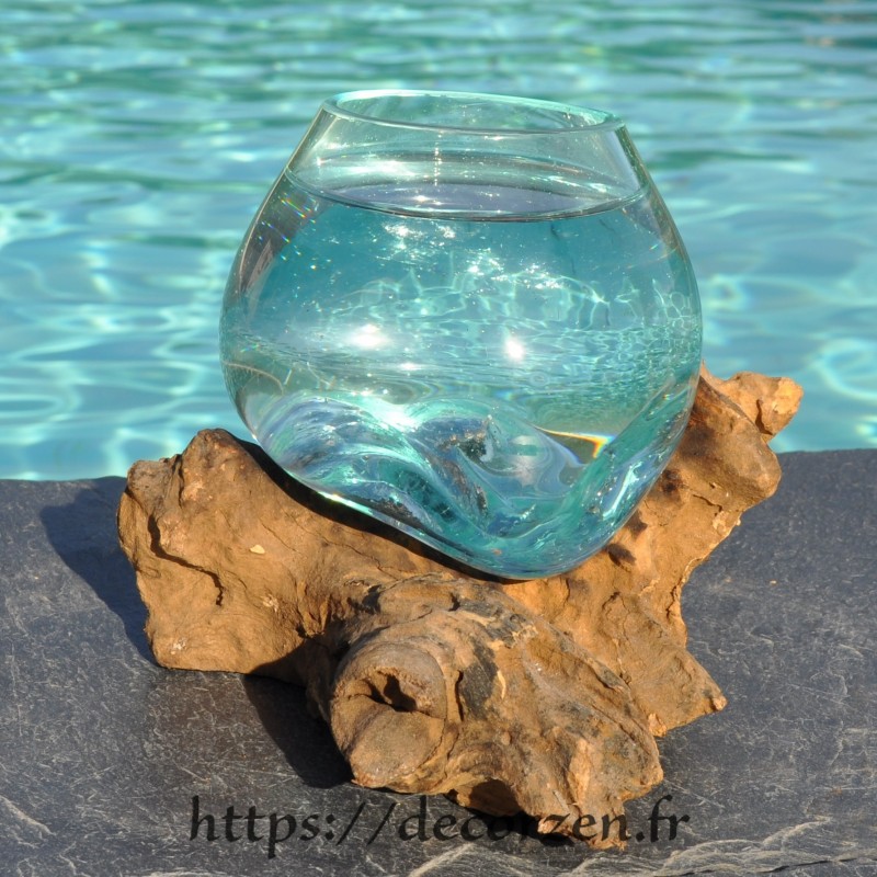 Verre à cocktail ou vase en verre recyclé soufflé à la bouche en fusion sur du bois flotté, le vase est amovible pour le laver Verre à cocktail ou vase en verre recyclé soufflé à la bouche en fusion sur du bois flotté, le vase est amovible pour le laver