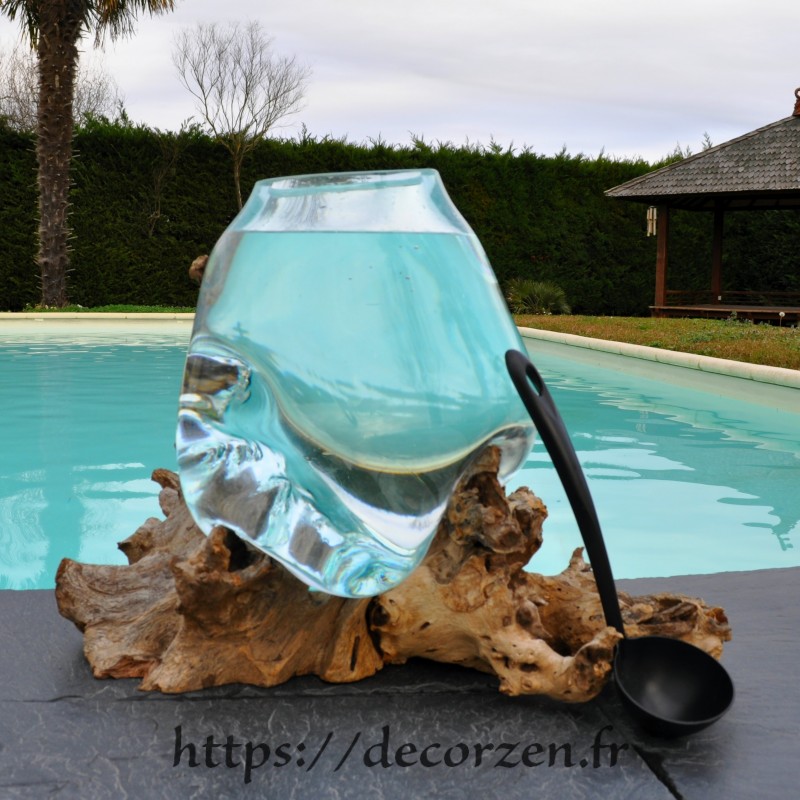 Aquarium ou bol à punch en verre recyclé soufflé à la bouche en fusion sur du bois flotté, le vase est amovible pour le laver Aquarium ou bol à punch en verre recyclé soufflé à la bouche en fusion sur du bois flotté, le vase est amovible pour le laver