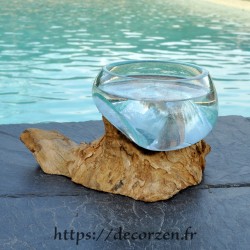 Terrarium ou ramequin apéro en verre recyclé soufflé en fusion sur du bois flotté.