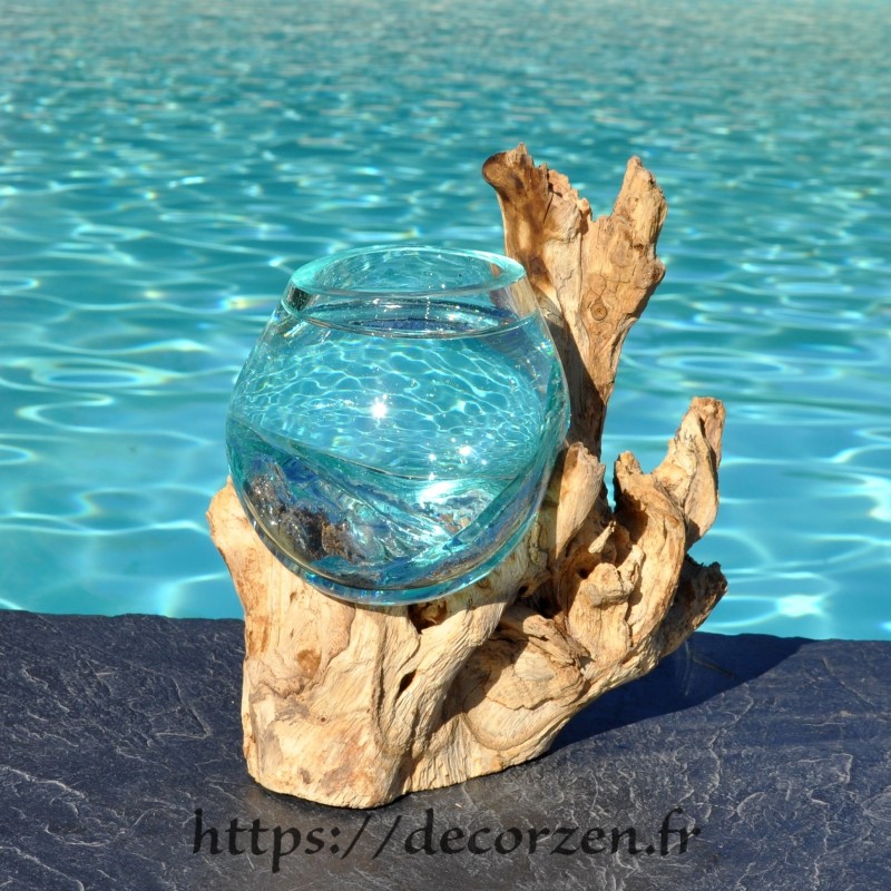 Verre à cocktail ou vase en verre recyclé soufflé et coulé à la bouche en fusion sur du bois flotté, le vase est amovible Verre à cocktail ou vase en verre recyclé soufflé et coulé à la bouche en fusion sur du bois flotté, le vase est amovible