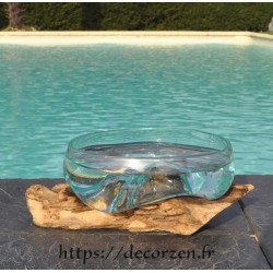 Terrarium, saladier ou ramequin en verre recyclé soufflé coulé en fusion sur du bois flotté.