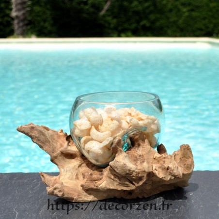 Terrarium ou ramequin apéro en verre recyclé soufflé en fusion sur du bois flotté. Le verre s'enlève pour le laver Terrarium ou ramequin apéro en verre recyclé soufflé en fusion sur du bois flotté. Le verre s'enlève pour le laver