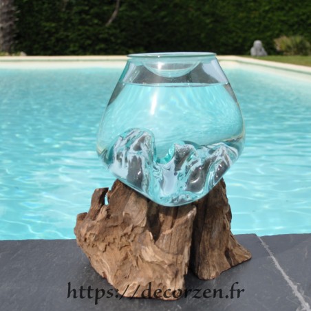 Vase ou terrarium en verre recyclé soufflé en fusion sur du bois flotté, le vase est amovible pour le laver Vase ou terrarium en verre recyclé soufflé en fusion sur du bois flotté, le vase est amovible pour le laver