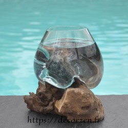 Verre à cocktail ou  vase en verre recyclé soufflé et coulé à la bouche en fusion sur du bois flotté, le vase est amovible