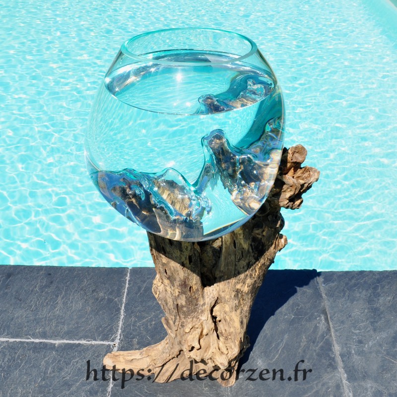 Vase, bol à punch ou aquarium en verre soufflé moulé en fusion sur du bois de teck flotté, le verre est amovible