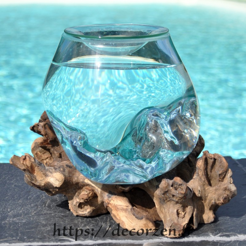 Vase ou terrarium en verre recyclé soufflé en fusion sur du bois flotté, le vase est amovible pour le laver