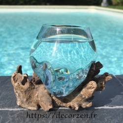 Un merveilleux petit bol à cocktail ou vase en verre soufflé sur du bois flotté VS211.599H