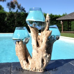 Trois vases en verre recyclé soufflés et coulés en fusion sur du bois flotté, les verres sont amovibles pour les laver
