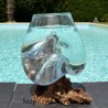 Un aquarium ou  vase en verre recyclé soufflé à la bouche eAn fusion sur du bois flotté, le vase est amovible
