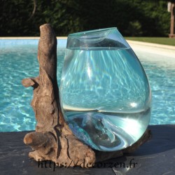 Verre à cocktail ou  vase en verre recyclé soufflé en fusion sur du bois flotté