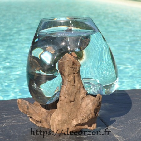 Verre à cocktail ou vase en verre recyclé soufflé en fusion sur du bois flotté, le vase est amovible Verre à cocktail ou vase en verre recyclé soufflé en fusion sur du bois flotté, le vase est amovible