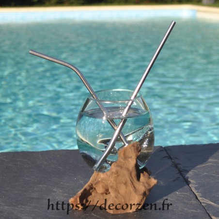 Verre à cocktail ou vase en verre recyclé soufflé et coulé à la bouche en fusion sur du bois flotté, le vase est amovible Verre à cocktail ou vase en verre recyclé soufflé et coulé à la bouche en fusion sur du bois flotté, le vase est amovible