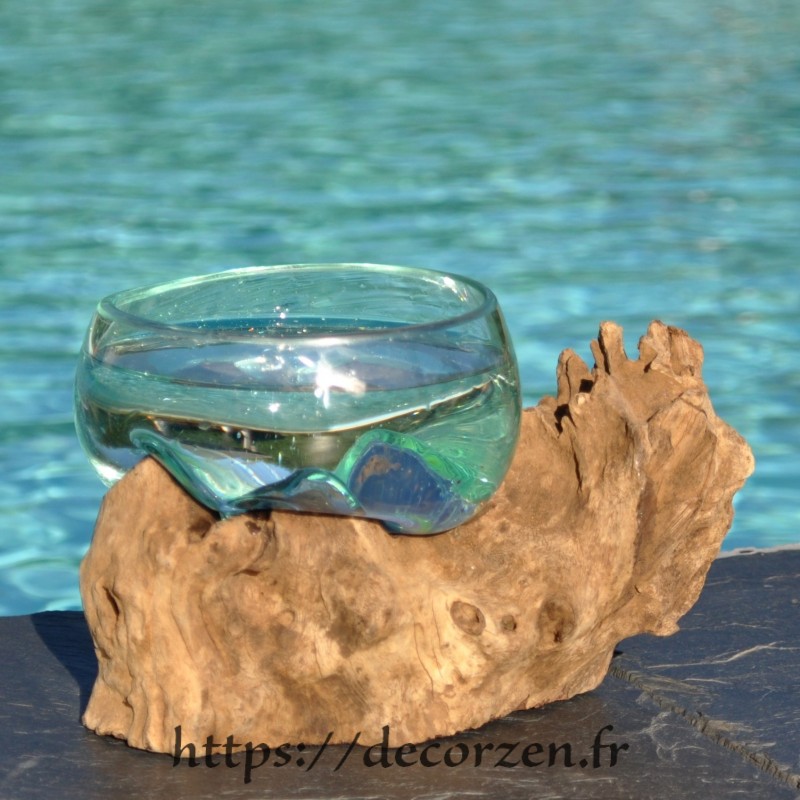 Saladier ou terrarium ou ramequin en verre recyclé soufflé coulé en fusion sur du bois flotté.