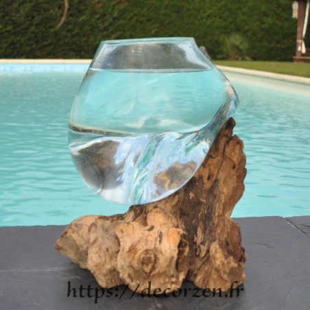 Bol à cocktail ou vase en verre recyclé soufflé en fusion sur du bois flotté, le vase est amovible pour le laver Bol à cocktail ou vase en verre recyclé soufflé en fusion sur du bois flotté, le vase est amovible pour le laver