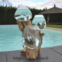 3 vases en verre recyclé soufflés et moulés en fusion directement sur du bois flotté