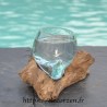 Merveilleux verre à digestif ou petit vase en verre soufflé sur du bois flotté VS211.756