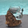 Un merveilleux verre à duo ou petit vase en verre soufflé sur du bois flotté VS211.775