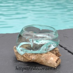 Ramequin à biscuits apéro en verre recyclé soufflé en fusion sur du bois flotté. Le verre s'enlève pour le lavage