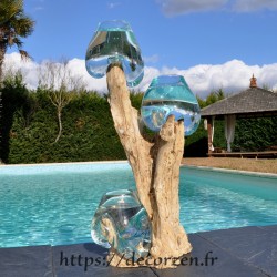3 vases en verre recyclé soufflés et moulés en fusion directement sur du bois flotté