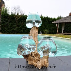 3 vases en verre recyclé soufflés et moulés en fusion directement sur du bois flotté