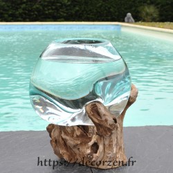 Bol à cocktail en verre recyclé soufflé en fusion sur du bois flotté, le vase est amovible