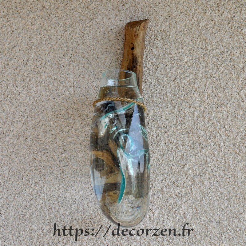 Vase en applique murale en verre recyclé soufflé moulé en fusion sur le bois