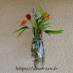 Vase ou aquarium en applique murale en verre recyclé soufflé moulé en fusion sur le bois