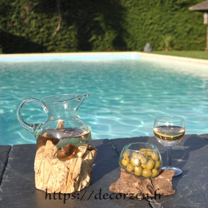 Carafe en verre recyclé fondu et soufflé en fusion sur du bois flotté, le verre est amovible