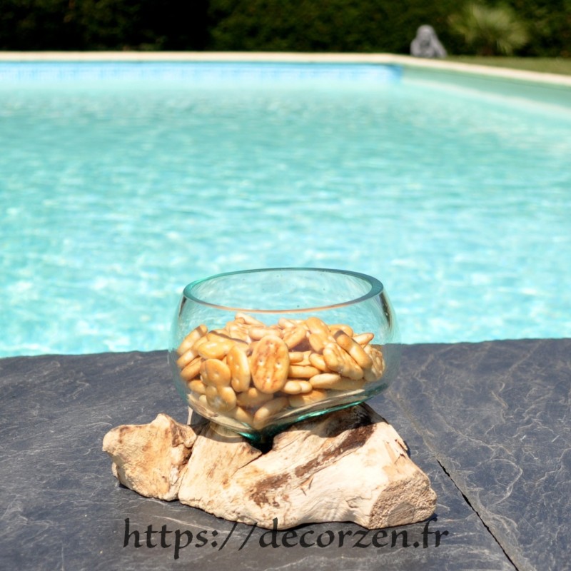 Terrarium ou ramequin apéro en verre recyclé soufflé en fusion sur du bois flotté.
