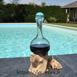 Soliflore, vase ou carafe à décanter en verre recyclé soufflé en fusion sur du bois flotté.