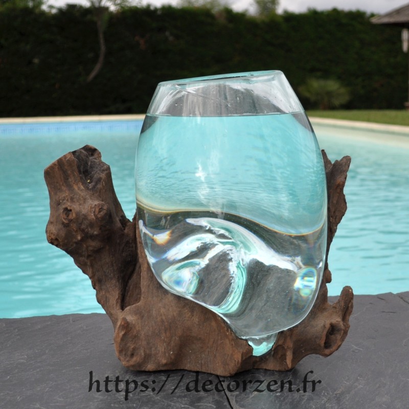 Verre à cocktail ou vase en verre recyclé soufflé en fusion sur du bois flotté, le vase est amovible pour le lavage