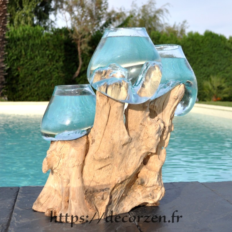 3 vases en verre soufflés et moulés en fusion directement sur du bois